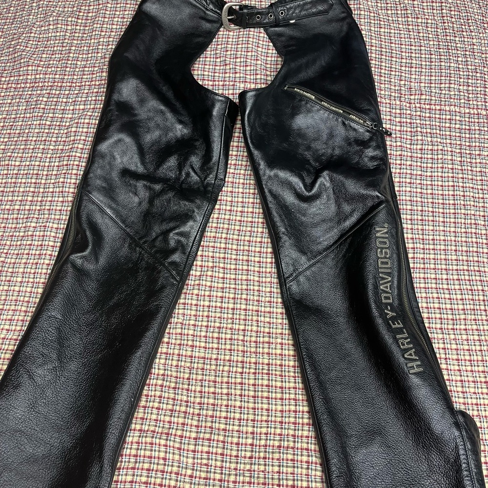 COPY - Harley Davidson Black Leather Deluxe Riding Chaps Size LW. Womens